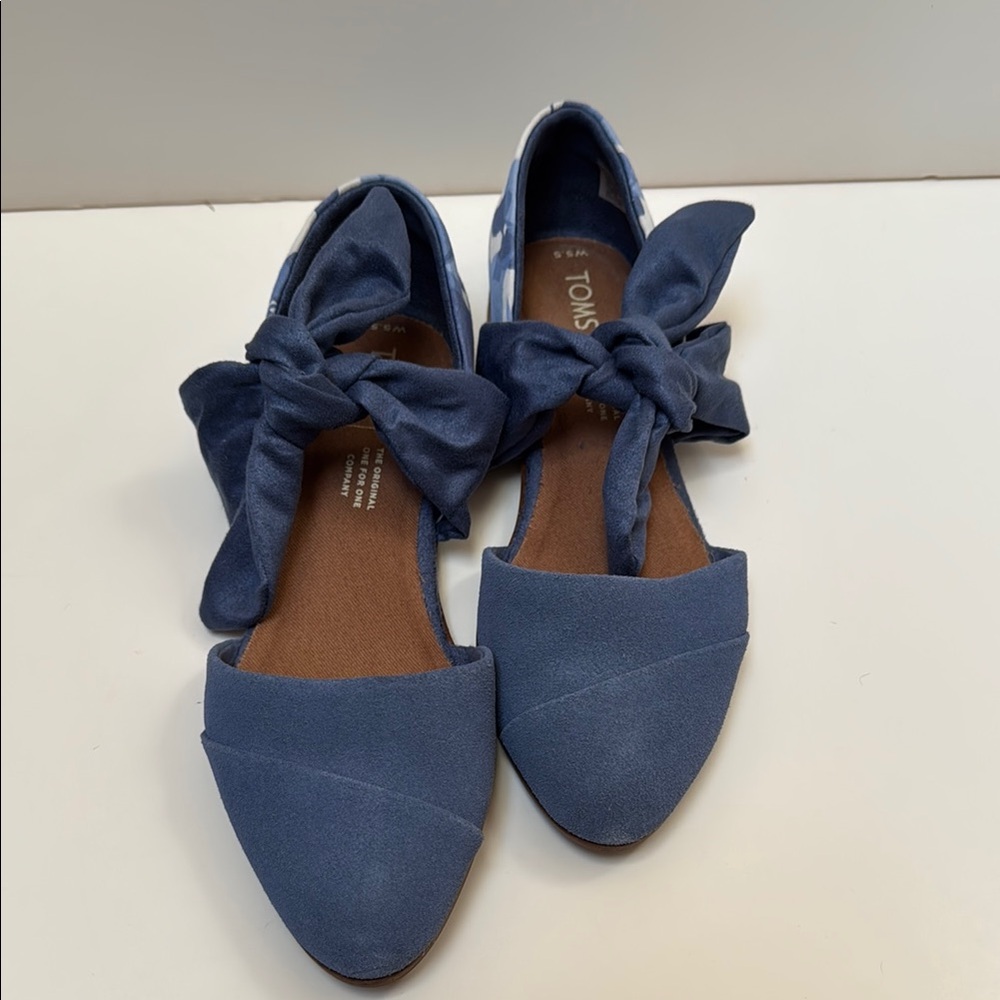 TOMS Women's Blue Flats w/ Bow NWOT